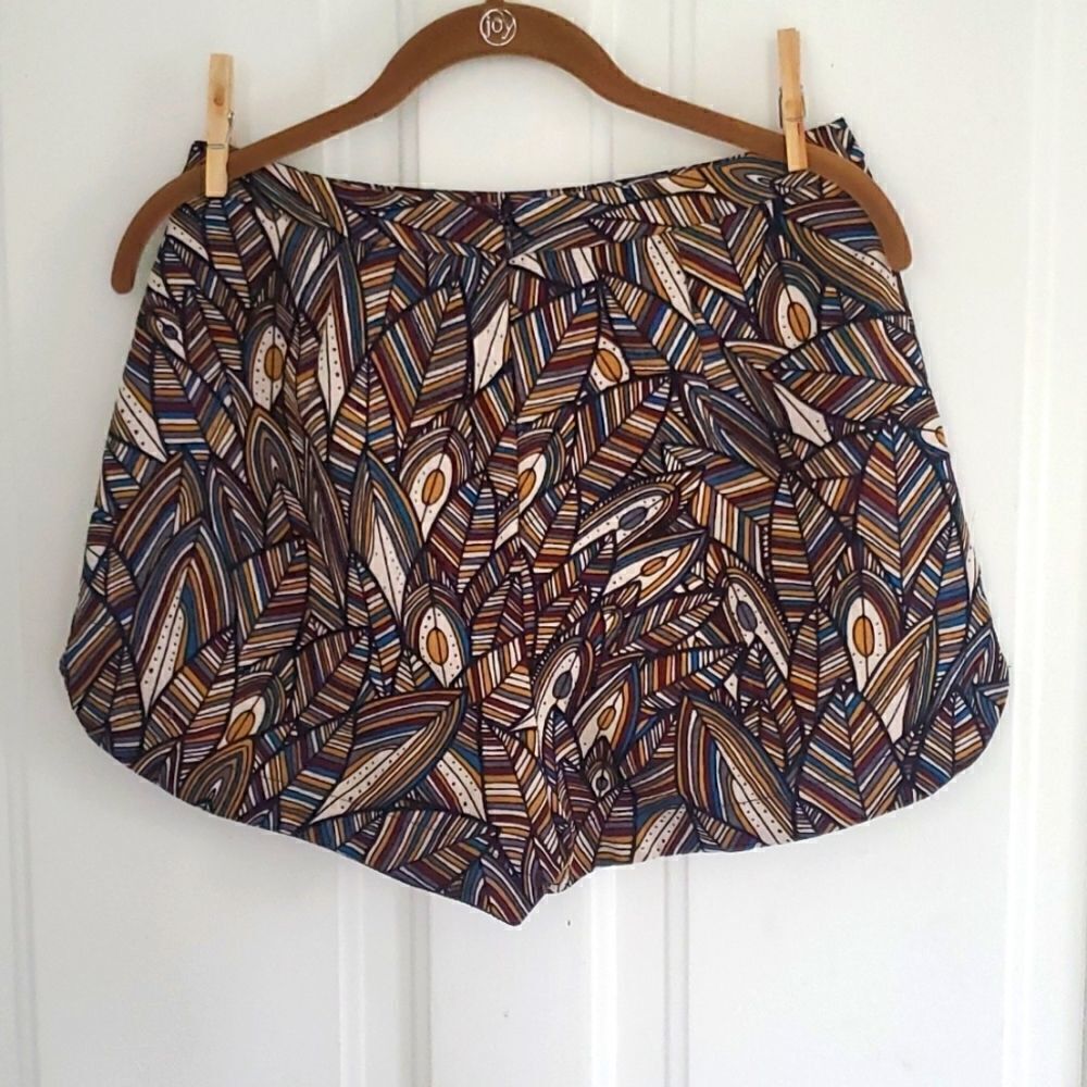 Lush High Rise Geometric Feather Flat Front Shorts - Picture 3 of 8